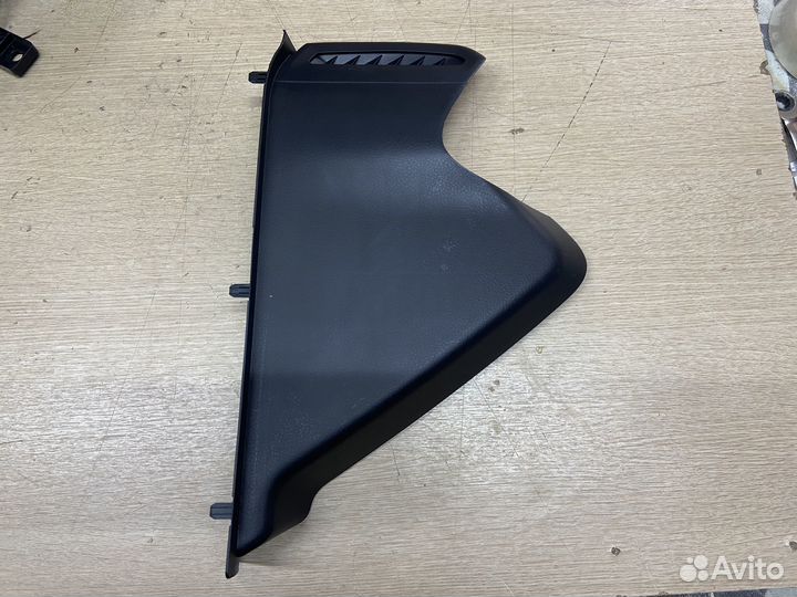 Накладка торпеды левая Toyota Camry 75