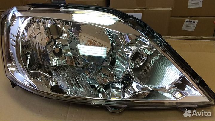 Фара правая Renault Logan 10-14 повторитель внутри
