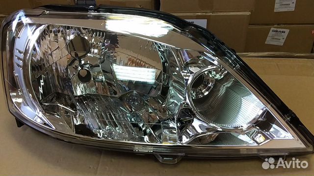 Фара правая Renault Logan 10-14 повторитель внутри