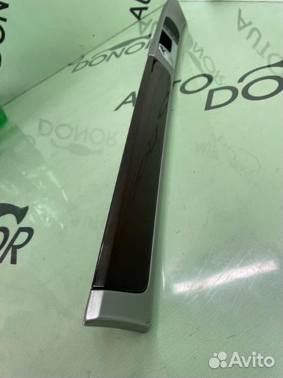 Накладка двери передняя левая Volkswagen Touareg