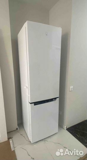 Холодильник 200см новый