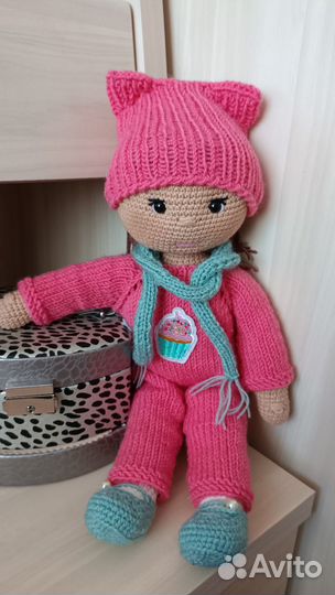 Вязаная кукла ручной работы