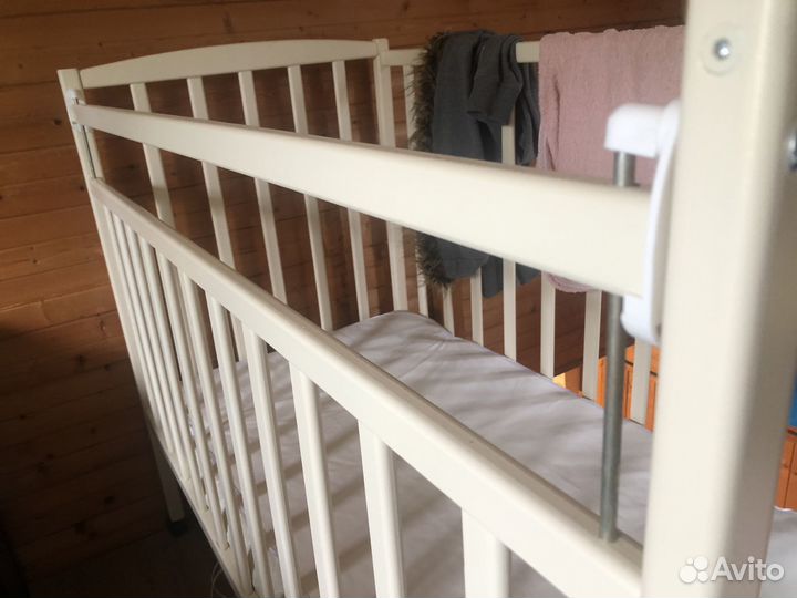 Детская кроватка с матрасом, без маятника