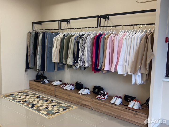 Сдаются рейлы в магазине женской одежды