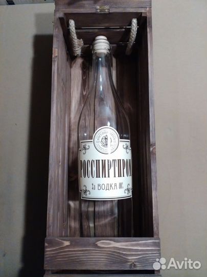 Бутылка из-под водки3л Жестяные деревянные коробки