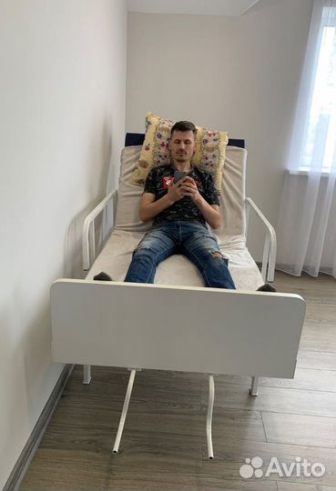 Медицинская кровать для лежачих
