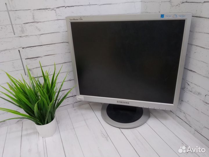 Монитор Samsung 720N
