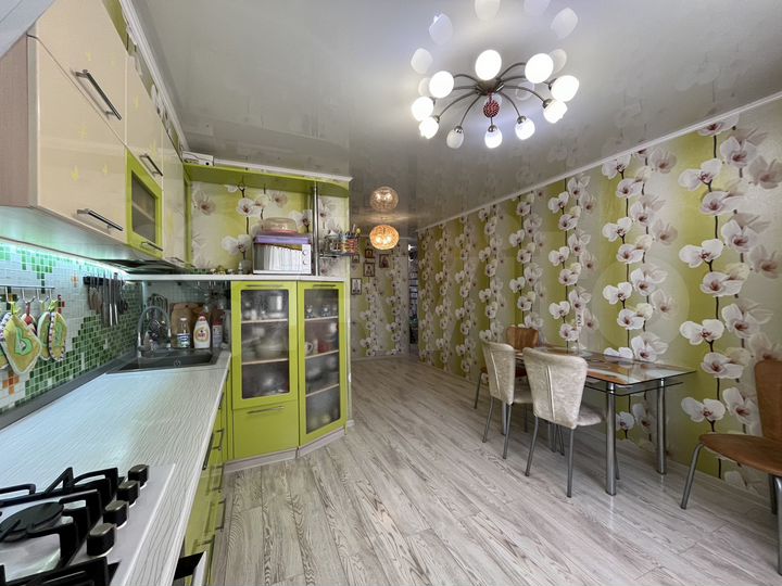 3-к. квартира, 95 м², 5/6 эт.