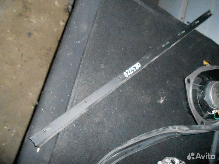 Уплотнитель стекла заднего левого (внутренний ) Ss