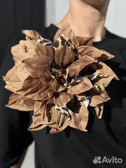 Цветок брошь