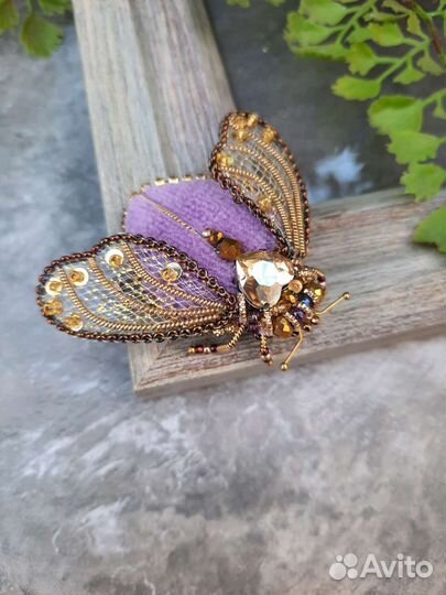 Брошь ручной работы из бисера
