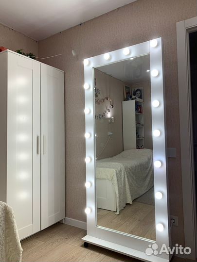 Зеркало с подцветкой