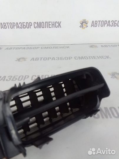 Решетка вентиляционная правая VW golf 4