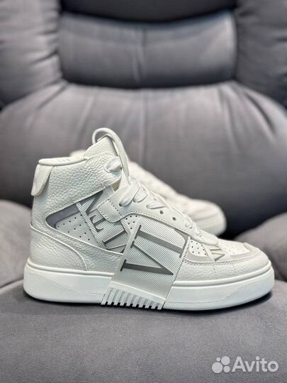 Кроссовки valentino