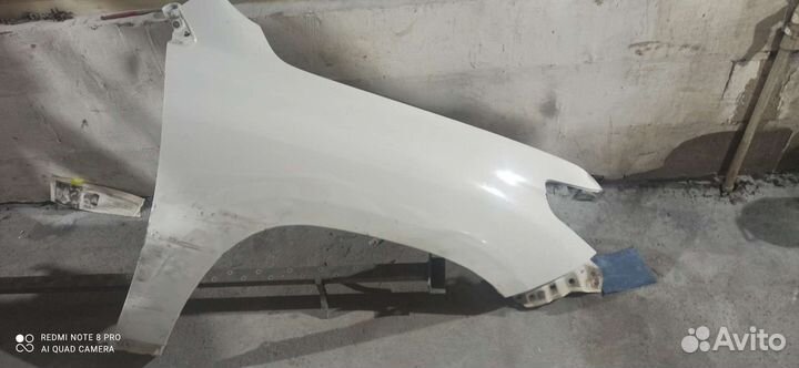Крыло на таëта ленд крузер 200 правое переднее