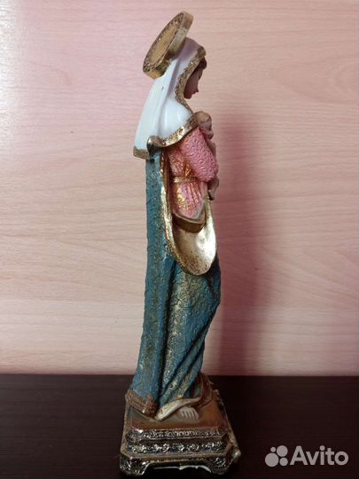 Статуэтка Мадонна с младенцем