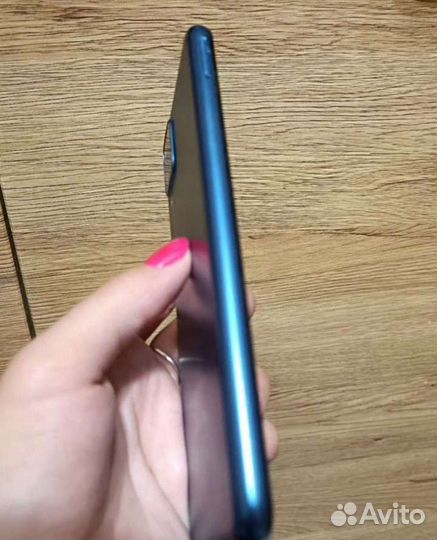 Мобильный телефон