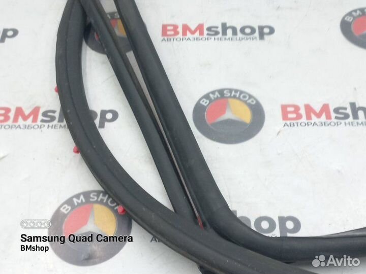 Уплотнитель двери задний левый Mercedes-Benz C 230