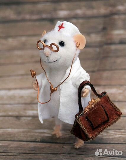 Авторская кукла мышь доктор, подарок врачу