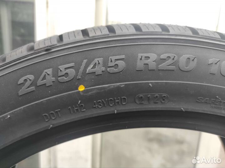 Kumho WinterCraft WP72 245/45 R20 103V