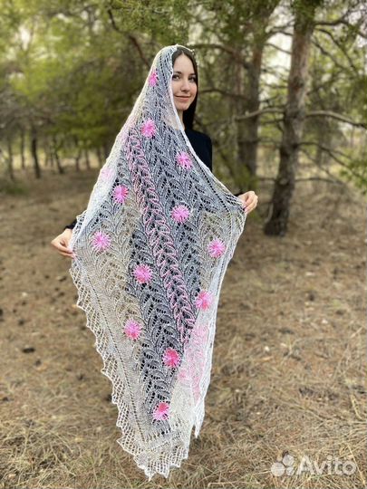 Палантин Пуховый на шелковой основе с вышивкой