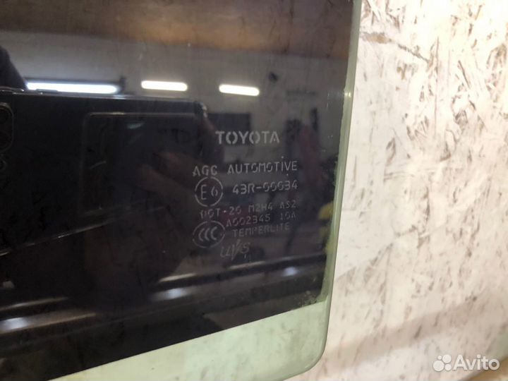 Стекло двери задние левое Toyota Land Cruiser 200