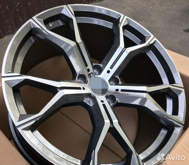 Диски R22 на BMW 741 М Стиль