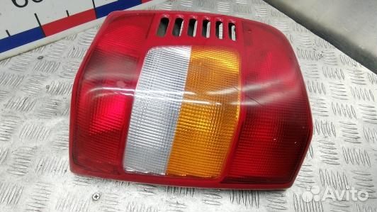 Фонарь задний левый jeep grand cherokee WJ (GEA01M