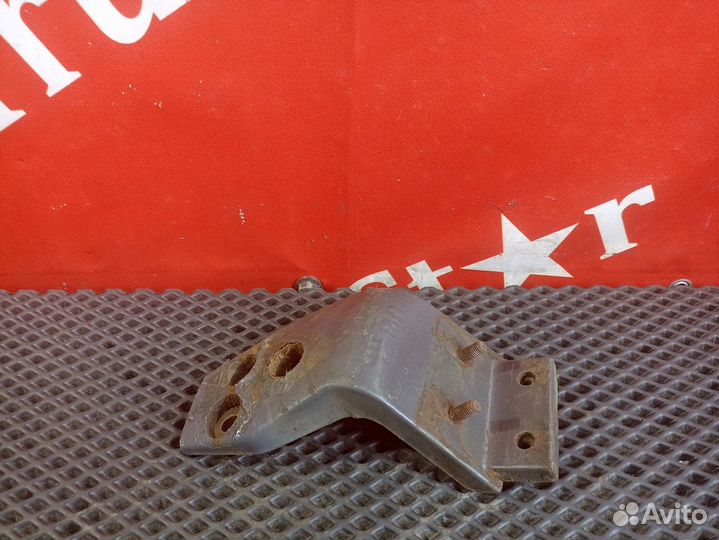 Кронштейн компрессора кондиционера Volvo FH