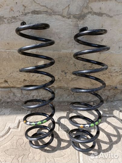 Задние пружины VW Polo sedan оригинальные