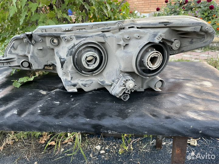 Фары на Toyota Corolla Axio E160