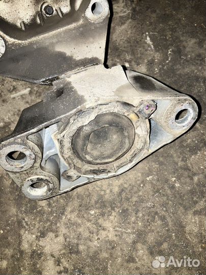 Опора двигателя правая рено дастер 2.0