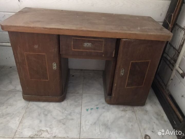 Старинная тумба под зеркало