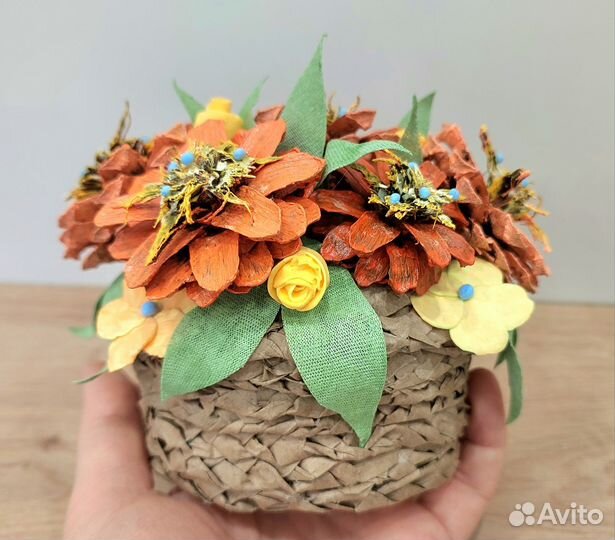 Поделка на 8 марта, из шишек, для школы/садика