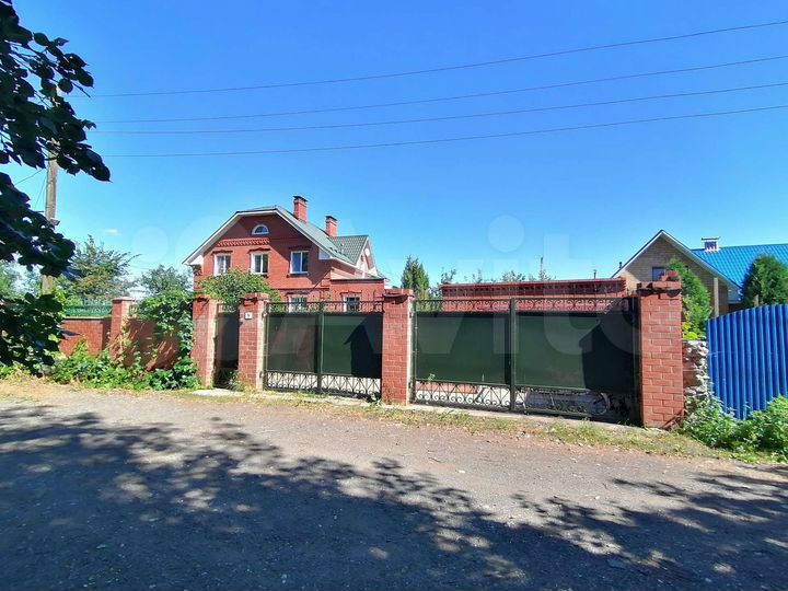 Дом 245,7 м² на участке 8,3 сот.