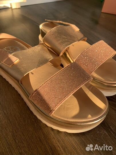Сандалии новые