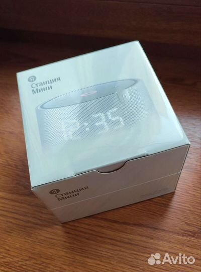 Умная колонка Алиса с часами серая