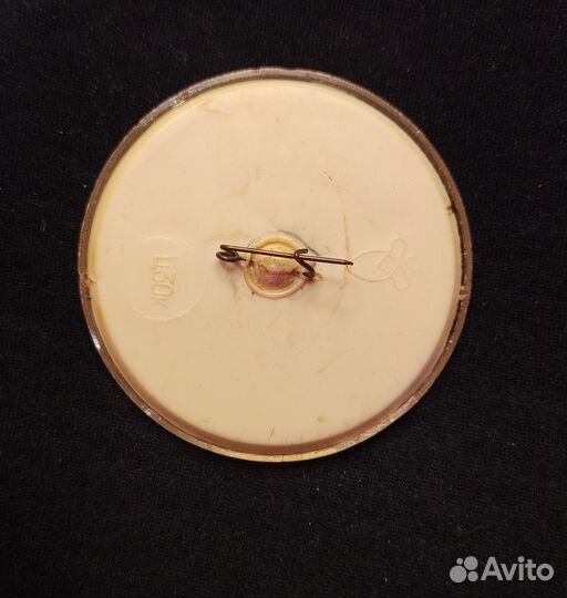 Два значка олимпийский мишка. Пластик