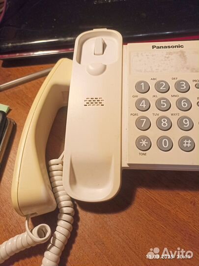 Кнопочный телефон Panasonic