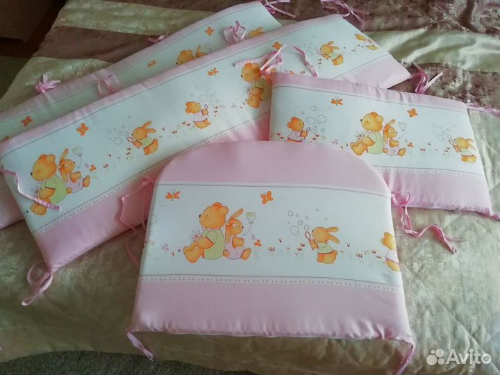 Бортики и полный постельный комплект для девочки