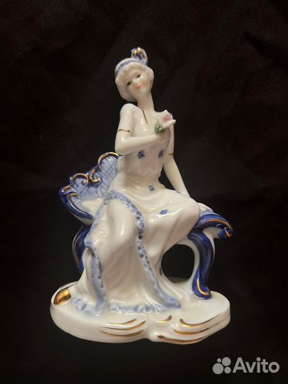 Фигурка статуэтка для интерьера фарфоровая