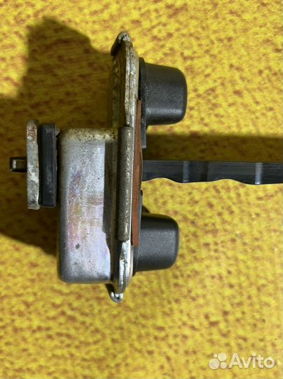 Ограничитель двери Quoris 2015