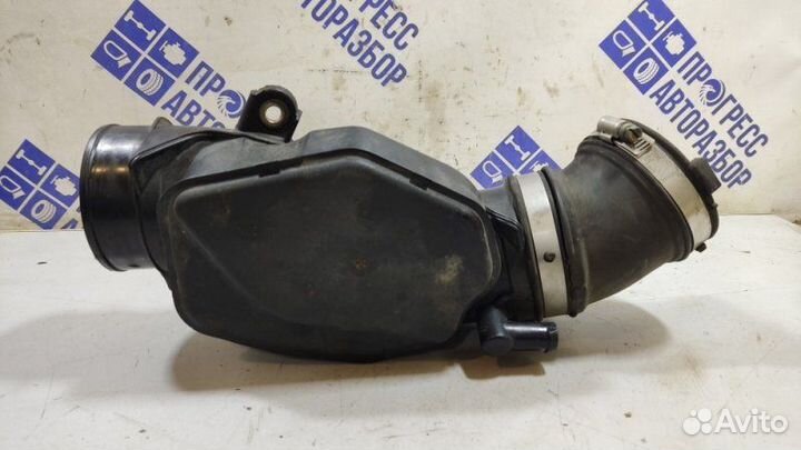 Патрубок воздушного фильтра Infiniti G35 седан 3.5