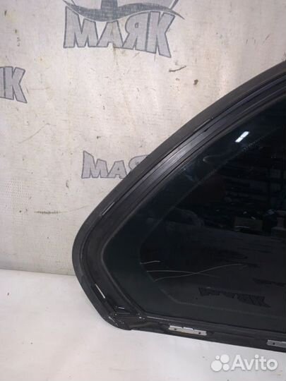 Стекло боковое (собачник) заднее правое Bmw