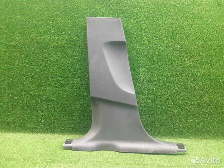 Обшивка стойки левая Audi Q3 8UB cczc 2013