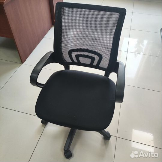 Офисное кресло