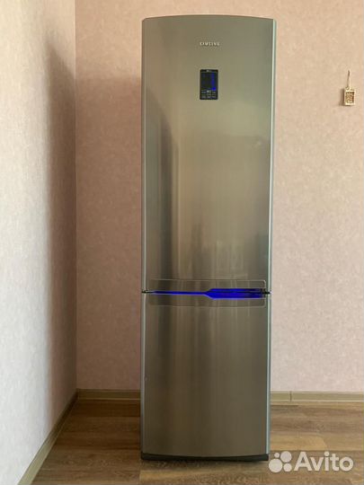 Холодильник Samsung