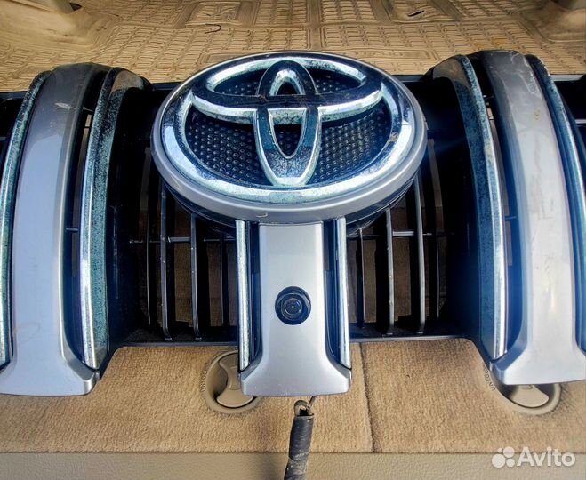 Решетка радиатора Toyota prado 150 с камерой