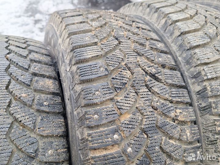 Bridgestone Blizzak Spike-01 205/70 R15 96T