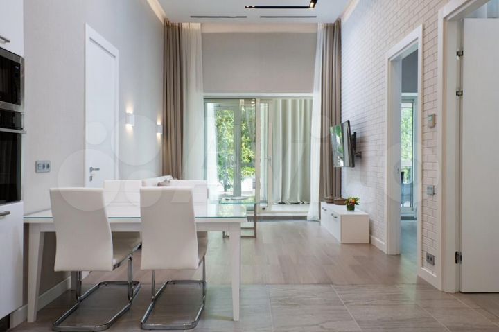 3-к. апартаменты, 90 м², 1/6 эт.